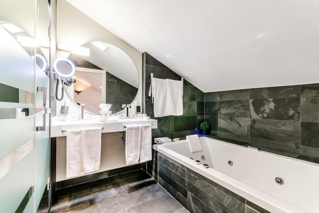 Double Room,550608510:JPEG