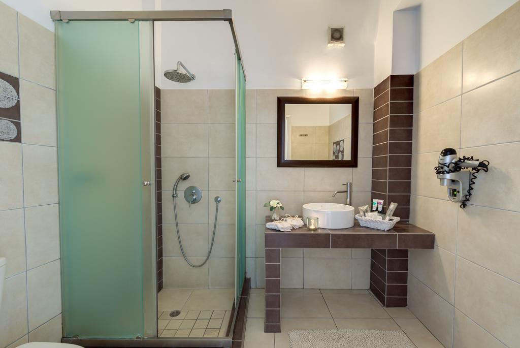 Standard Triple Room,254073141:JPEG