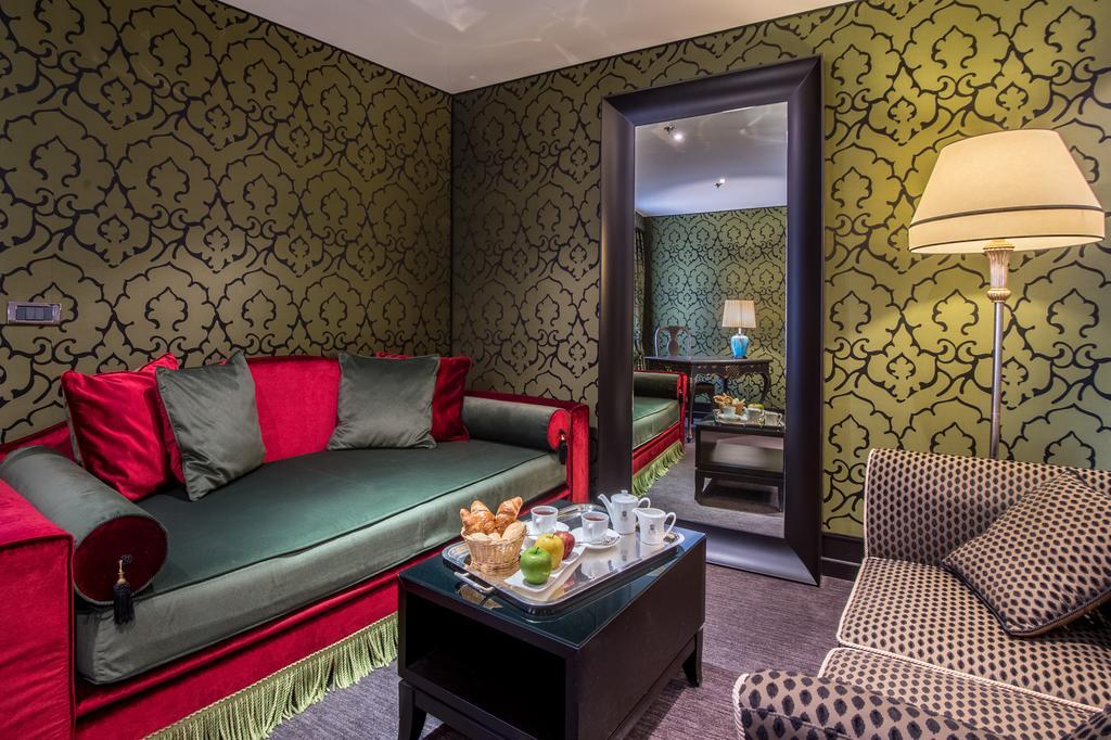 Suite,705556342:JPEG