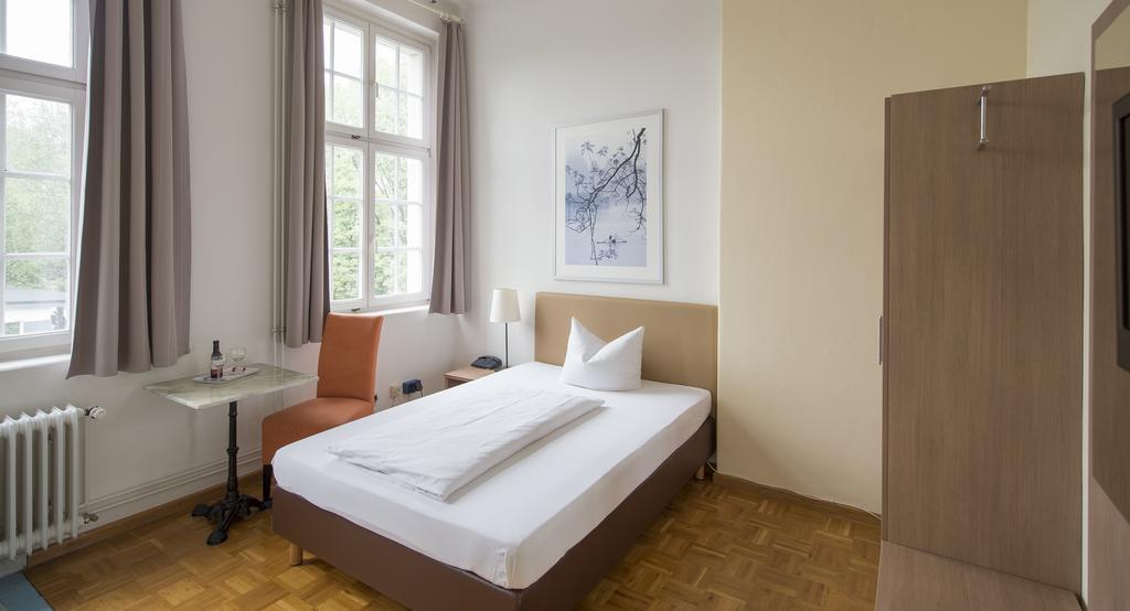Single Room,264428673:JPEG