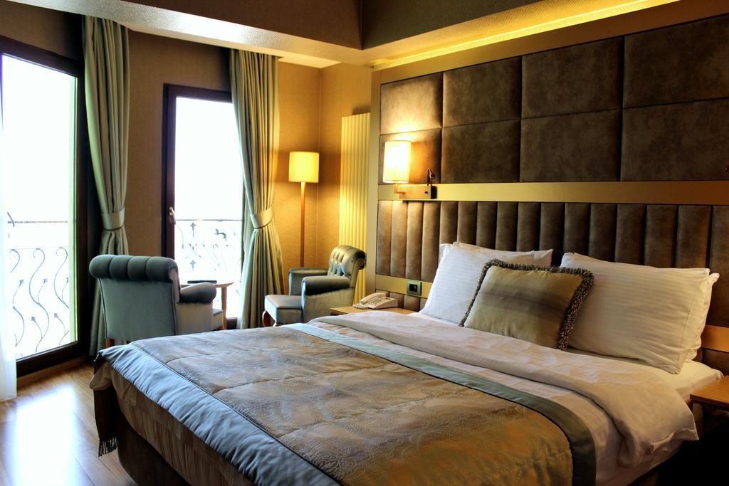 Double Room with Lake View,463319031:JPEG