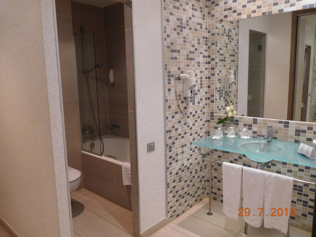 Triple Room,451498794:JPEG