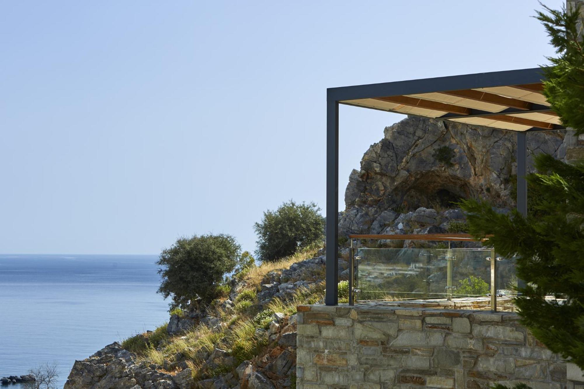 Appartamentino su 2 Livelli con Piscina Privata e Vista Mare