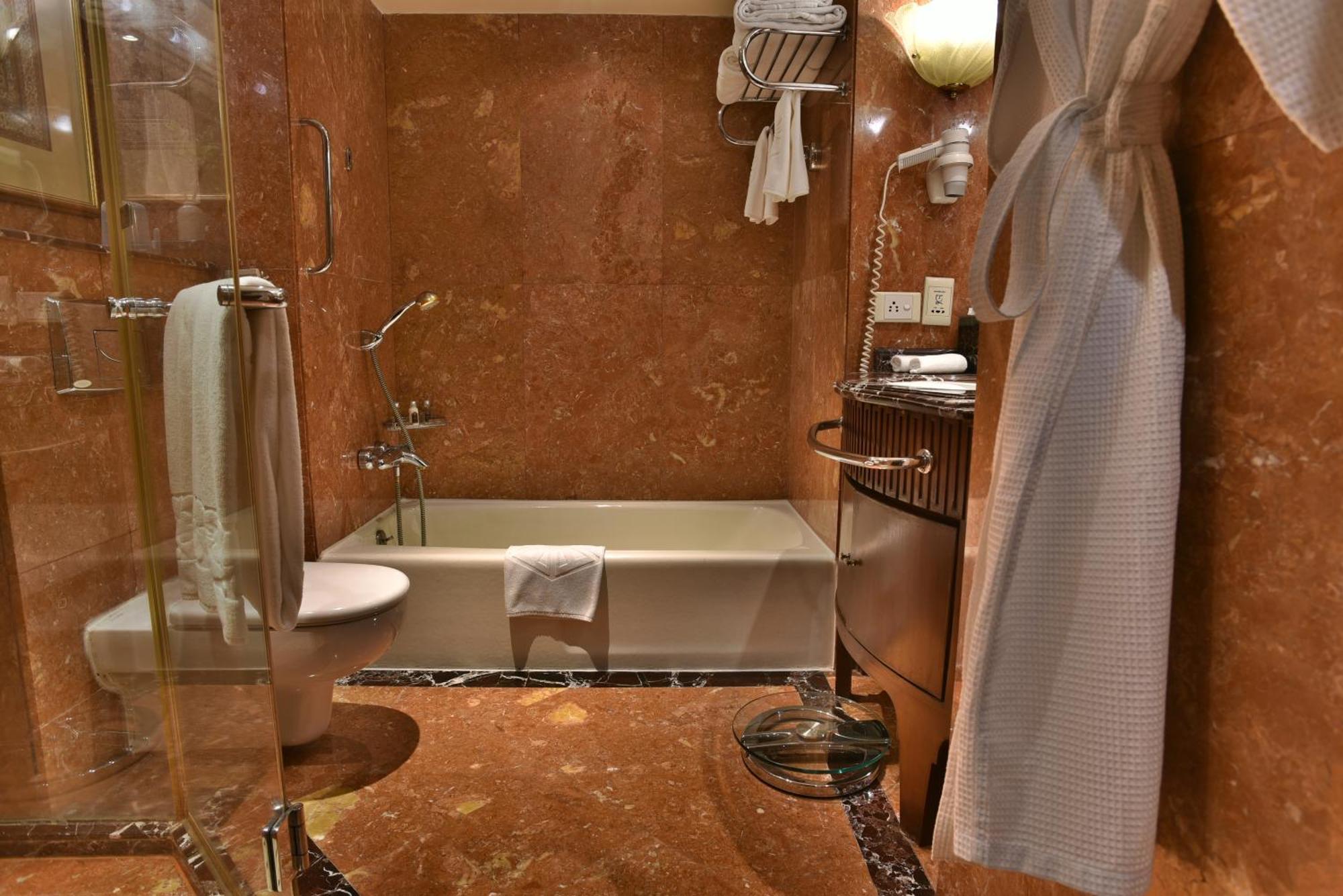 Taj Club Room City View King Bed,1363474643:JPEG