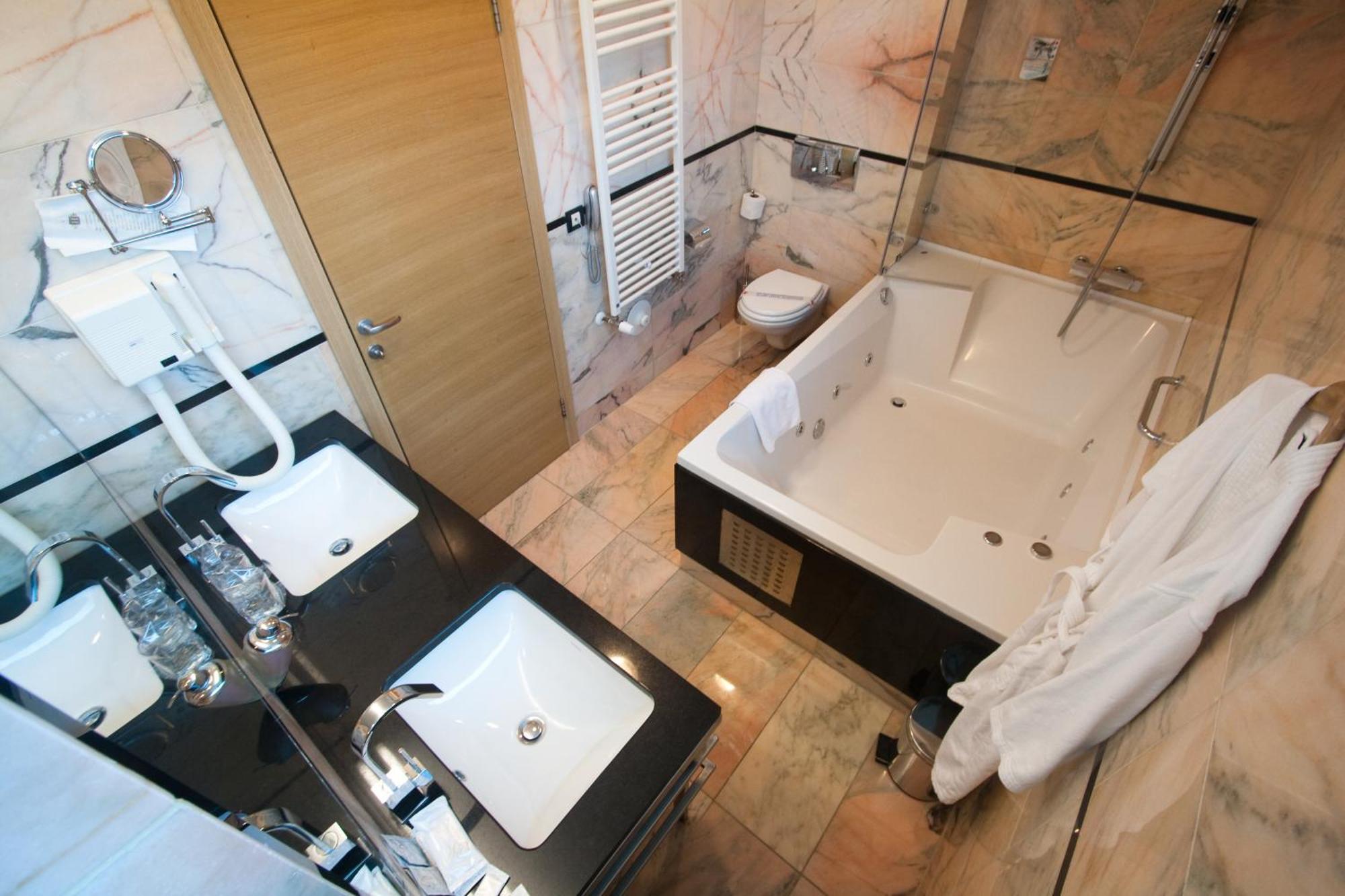 Comfort Suite with Balcony and Sea View,1339388822:JPEG