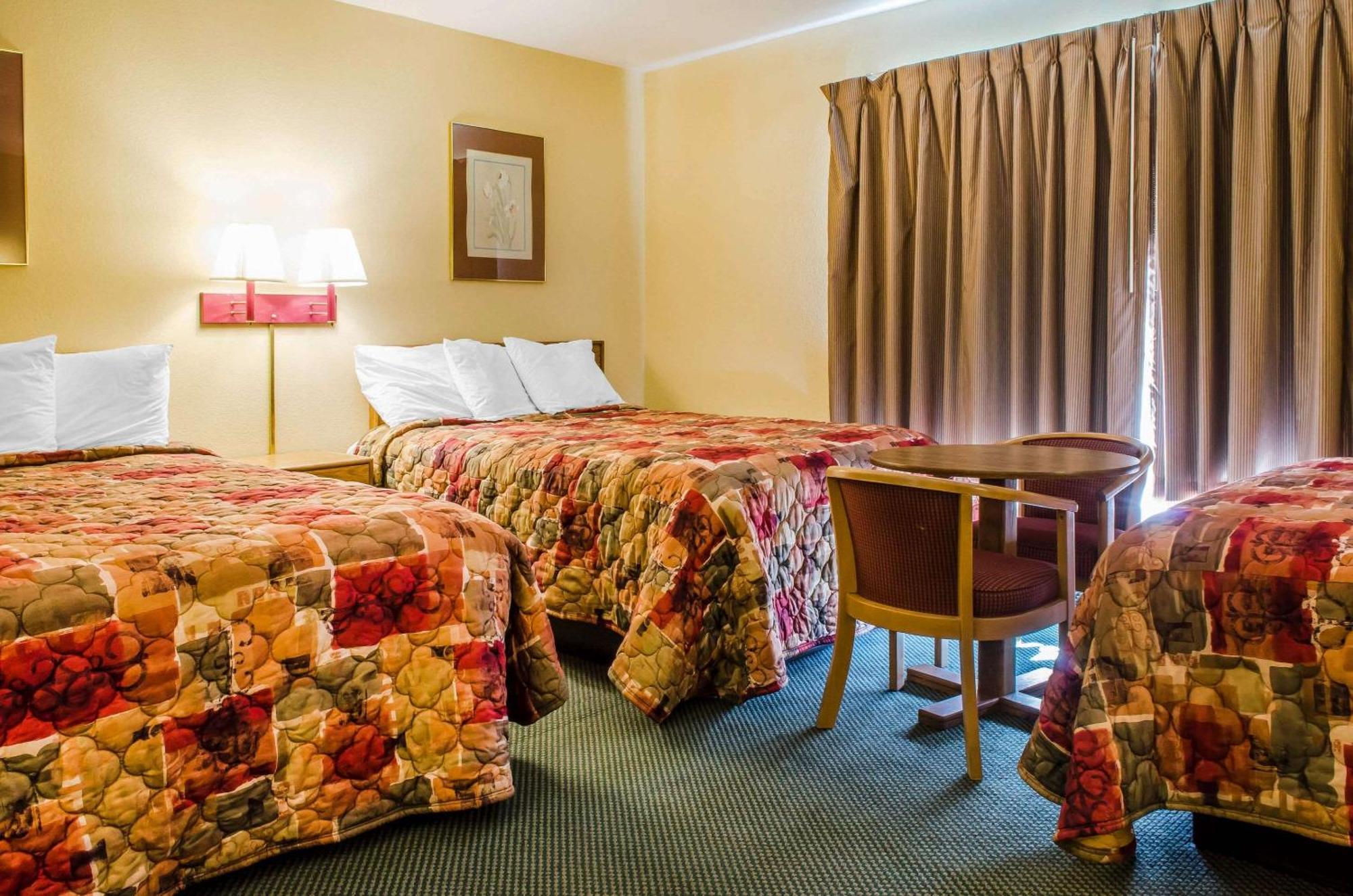 Standard Queen Room