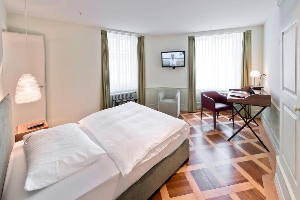 Double Room with Queen Size Bed