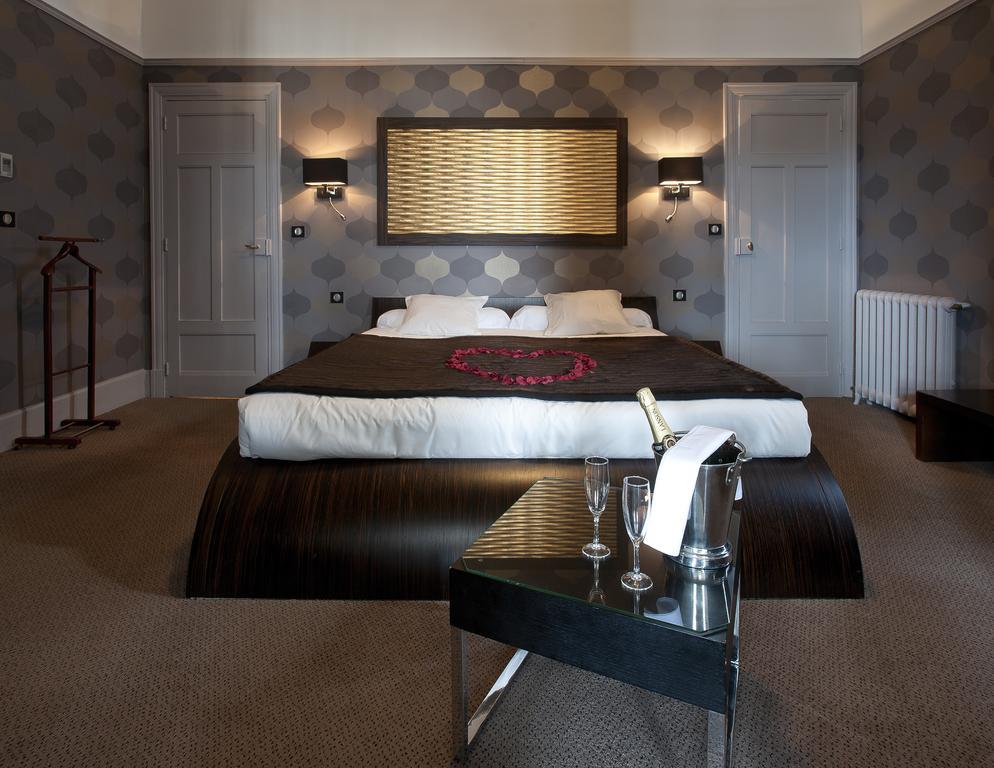 Suite,692285715:JPEG