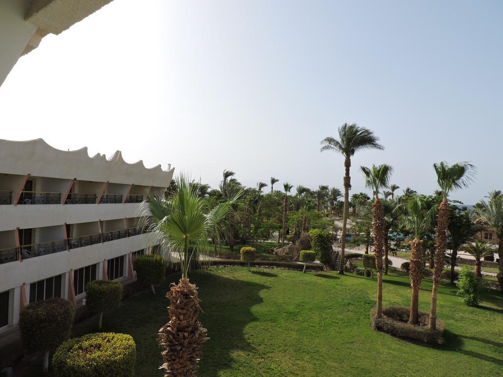 Superior Double Room with Garden And Pool View