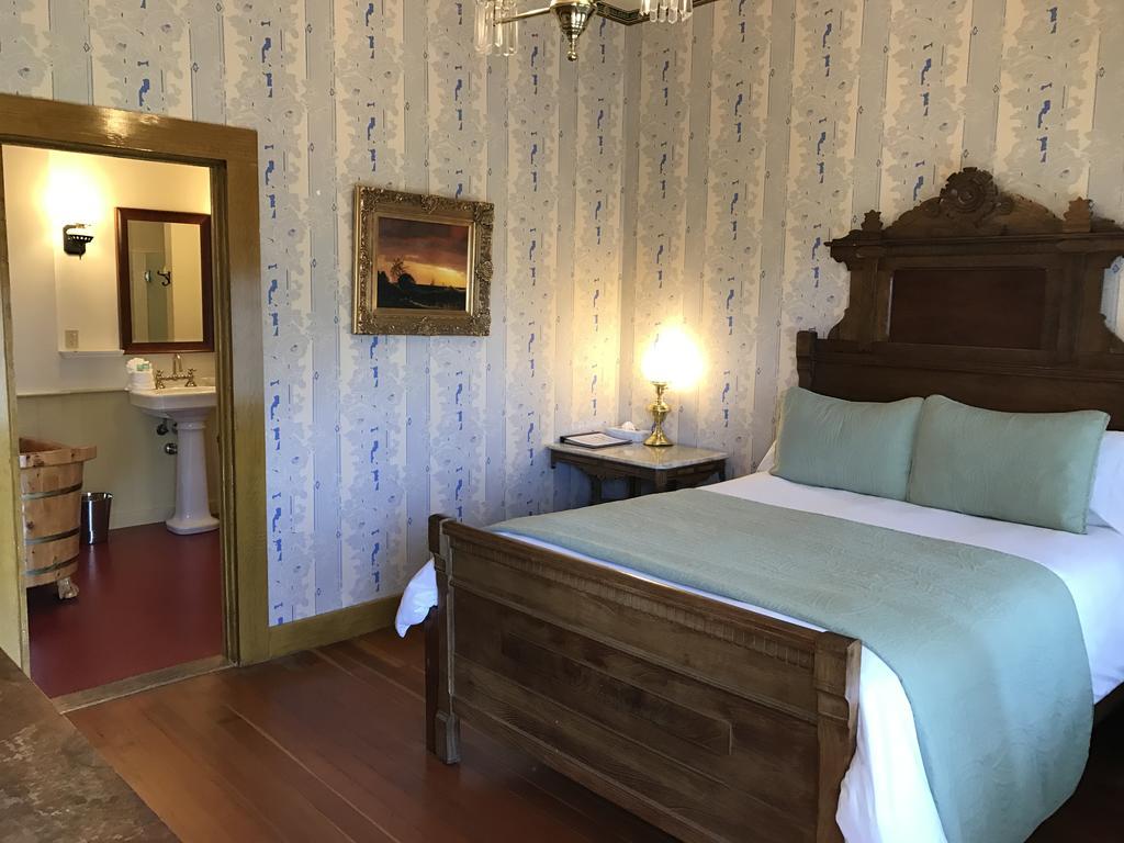 Queen Suite,324340675:JPEG