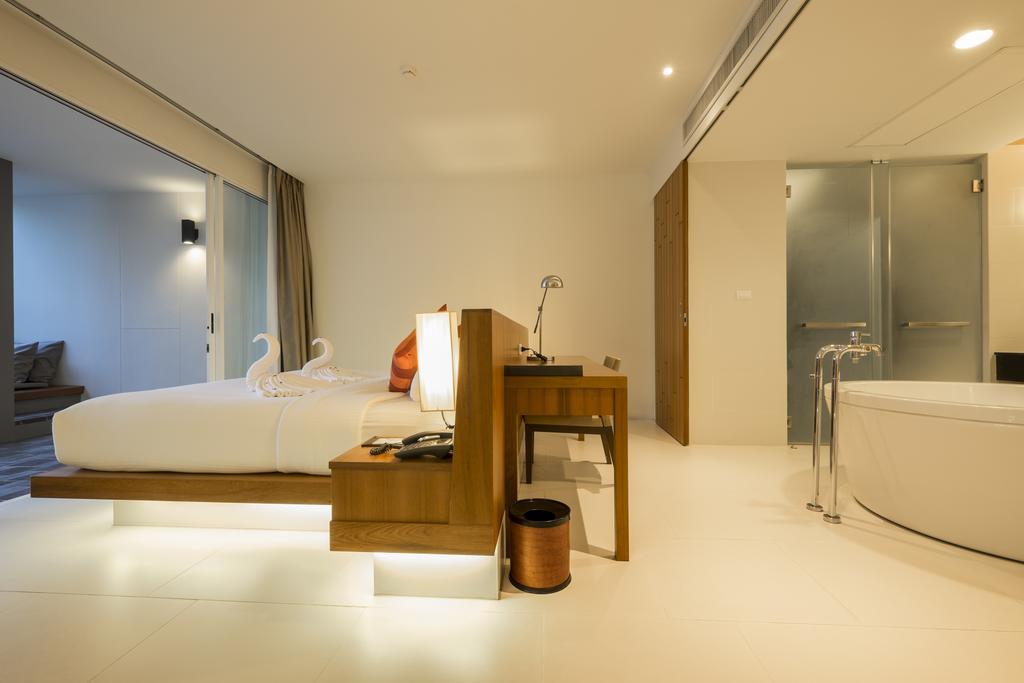 Suite Pool Access