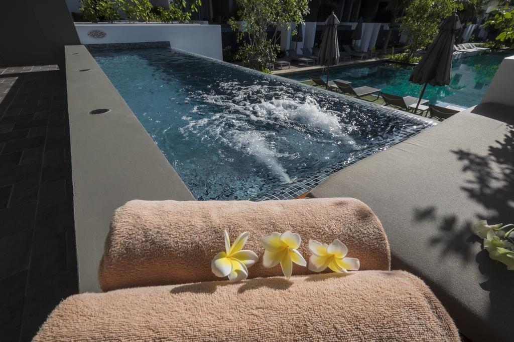 Suite Pool Access
