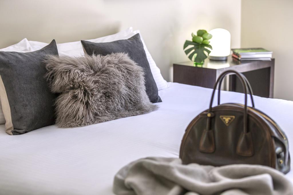 Superior Room - King or Twin Beds - Includes Breakfast, Historic Werribee Mansion Tour and Parking