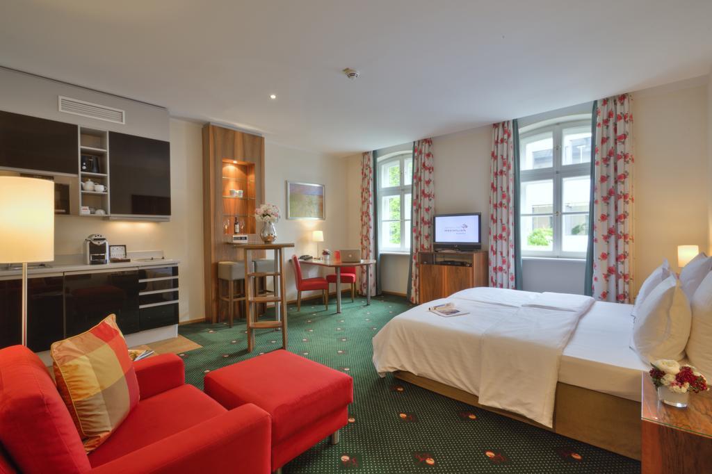 Studio,1542792466:JPEG