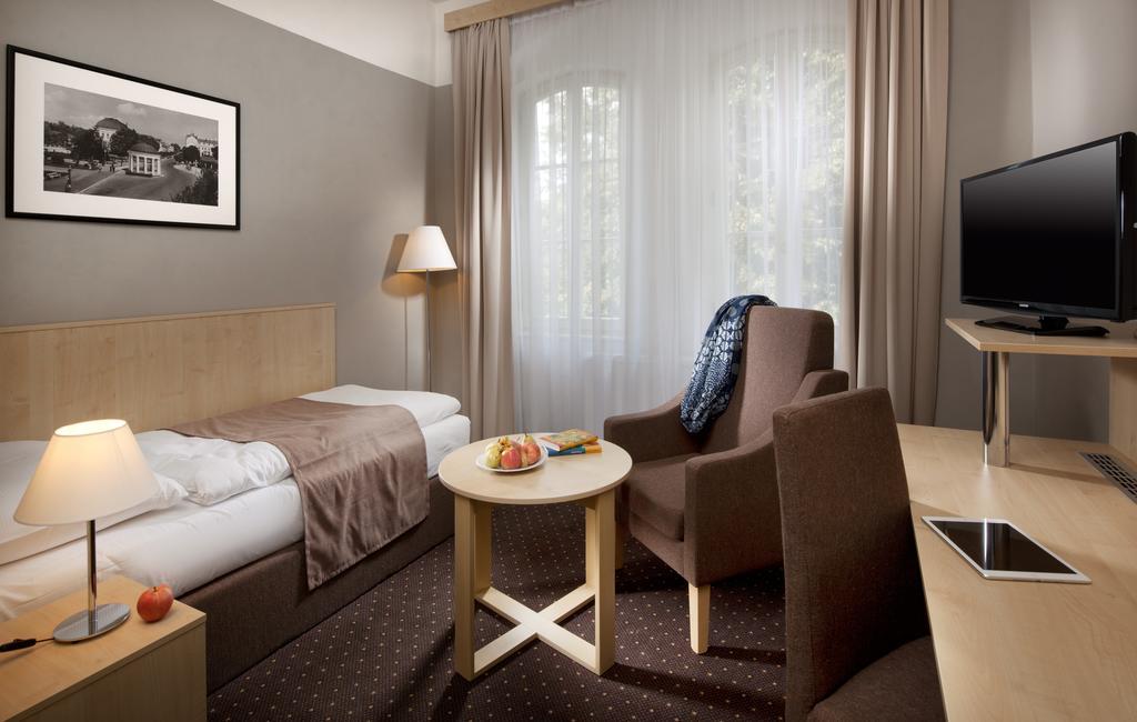 Single Room,338841073:JPEG