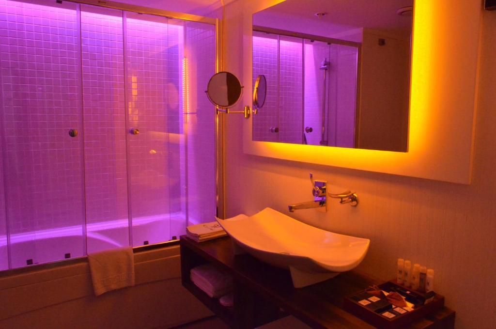 Family Room,1082010601:JPEG