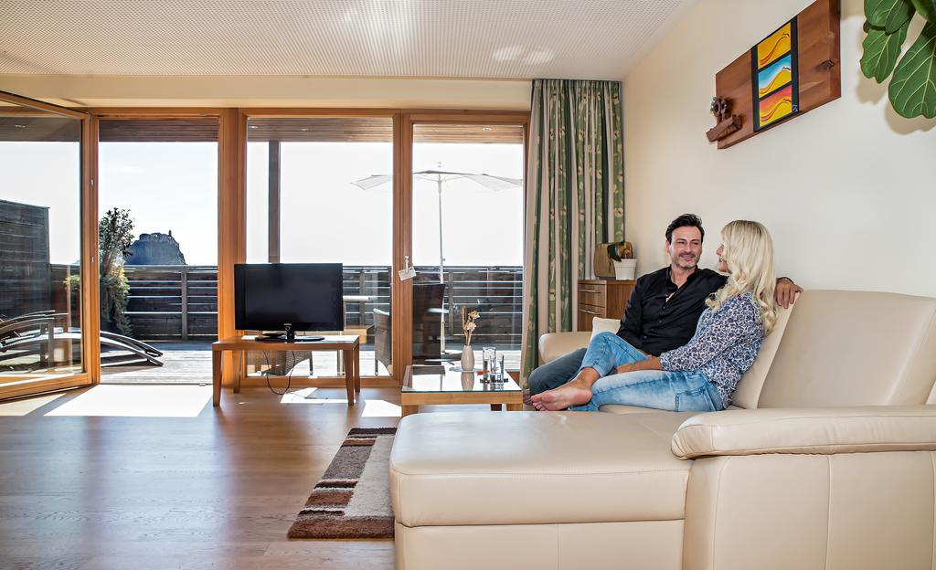 Suite,727388194:JPEG