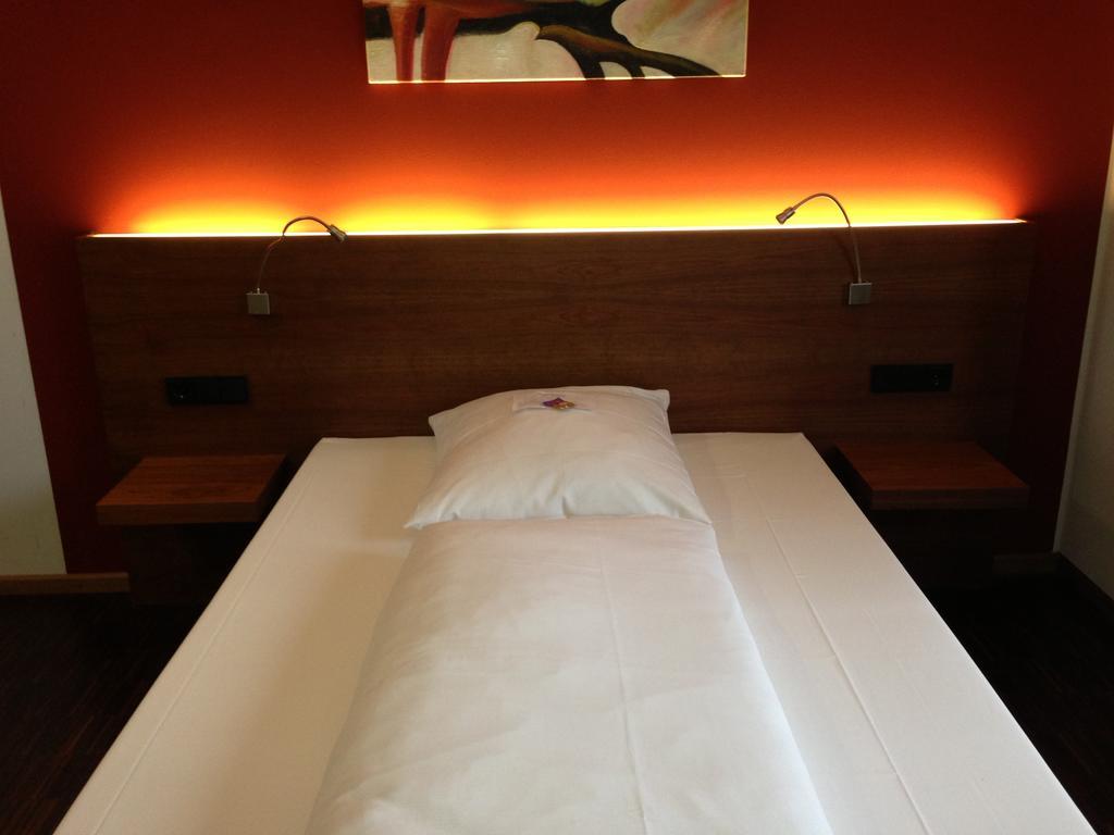Single Room Frenchbed