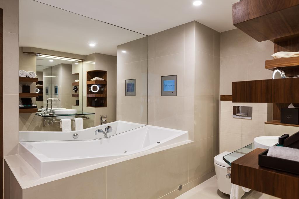Luxury King Room with Balcony, Spa Bath and Executive Lounge Access,1277633629:JPEG