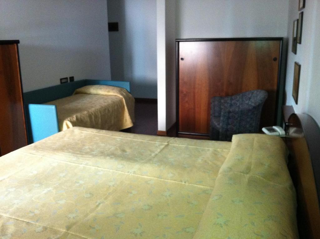 Standard Triple Room,705346702:JPEG