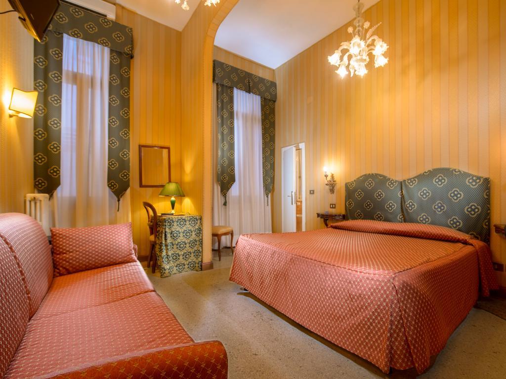 Superior Quadruple Room,685810620:JPEG