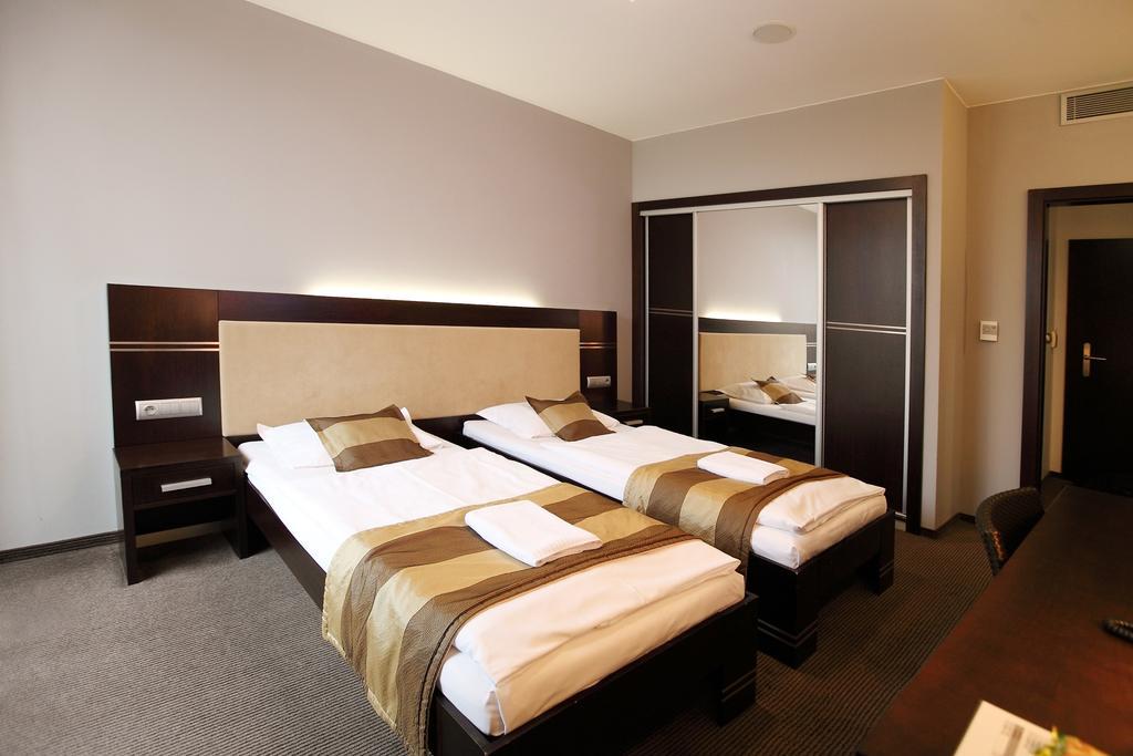 Executive Double or Twin Room Pool Fitness,663842472:JPEG