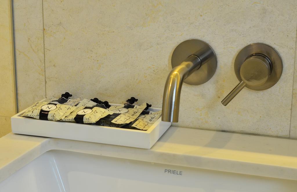 Deluxe King Room,377786911:JPEG