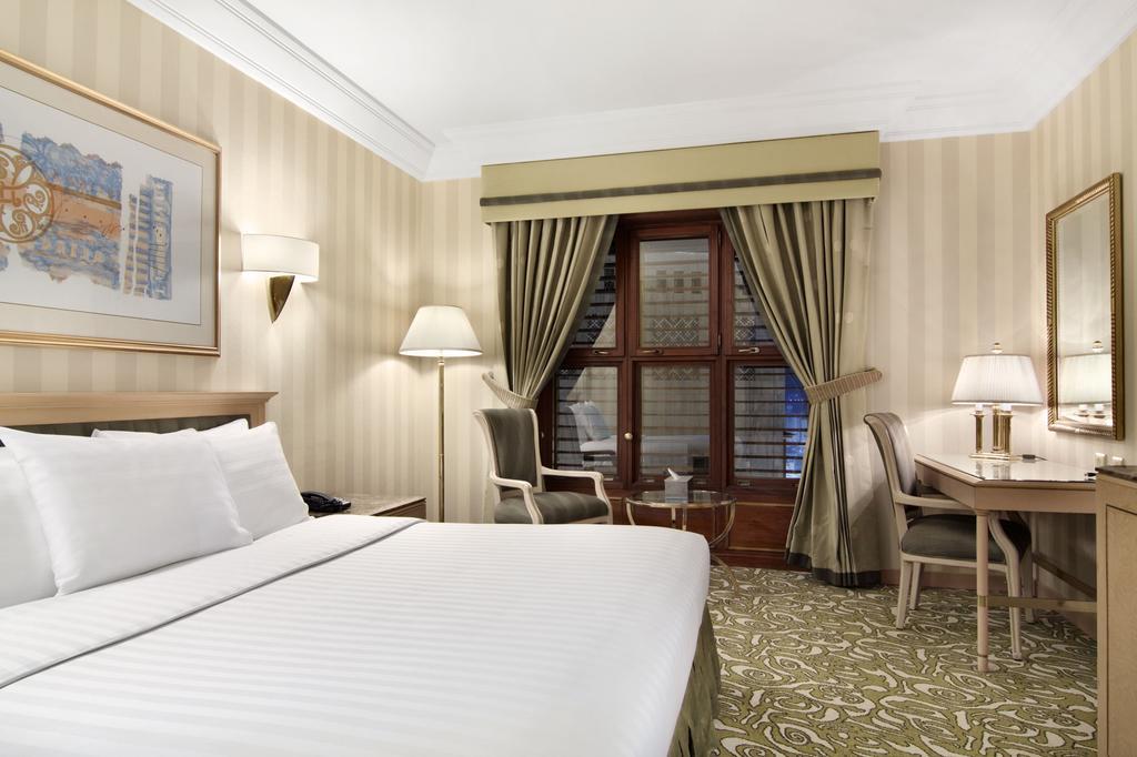 Guest Room One King Bed