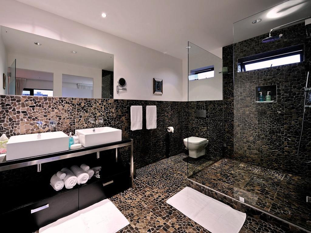 Large Deluxe Seafacing Double Room with Balcony,699010857:JPEG