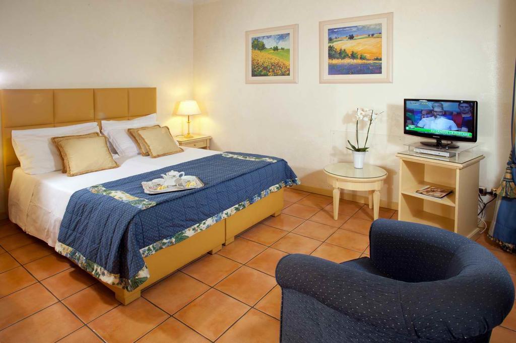 Double or Twin Room Private Patio