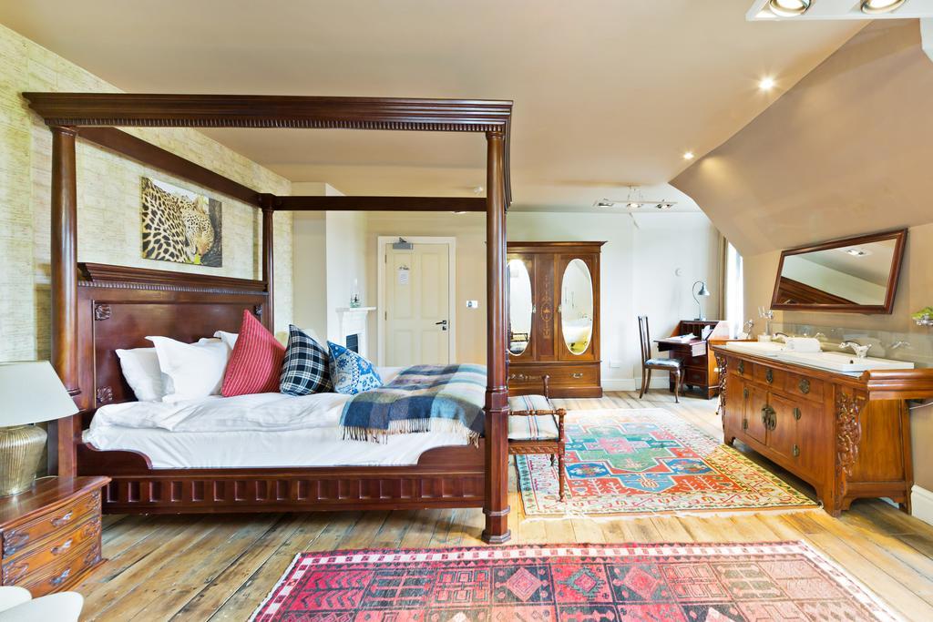 Signature  Room,382804117:JPEG