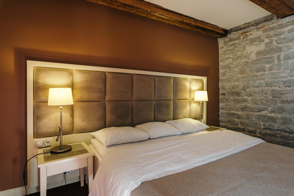 Executive Suite with Welcome Drink,382811677:JPEG