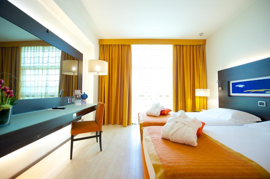 Standard Twin Room,696672765:JPEG