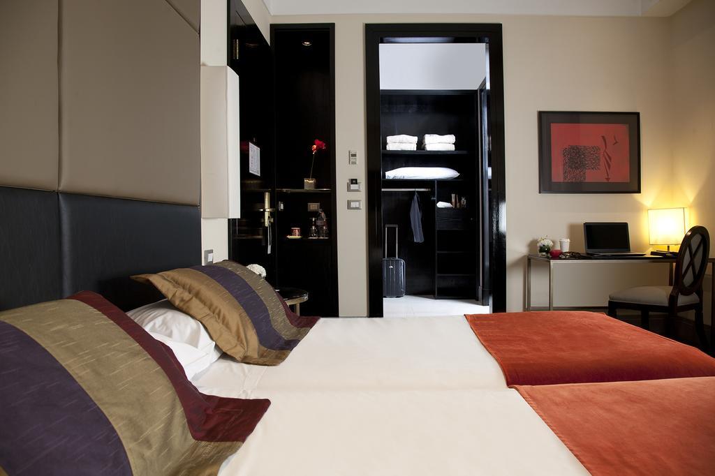 Twin Room,732615442:JPEG