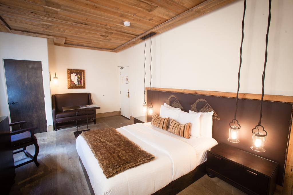 Surf Themed Queen Room