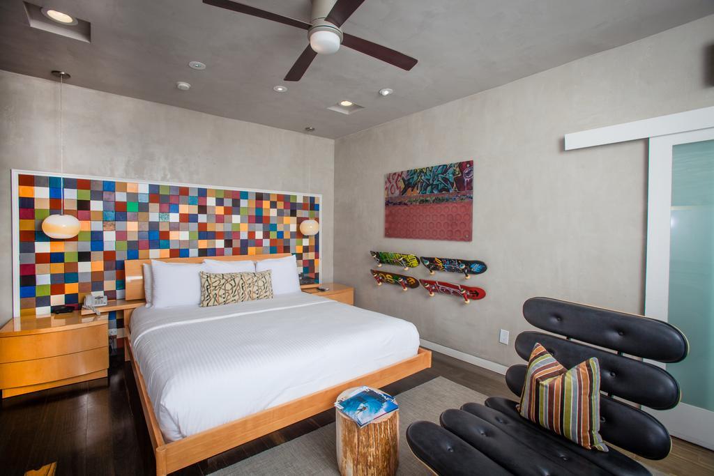Surf Themed Queen Room