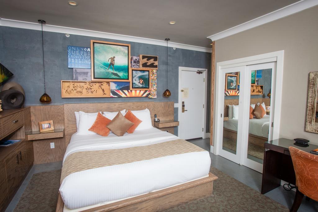 Surf Themed Queen Room