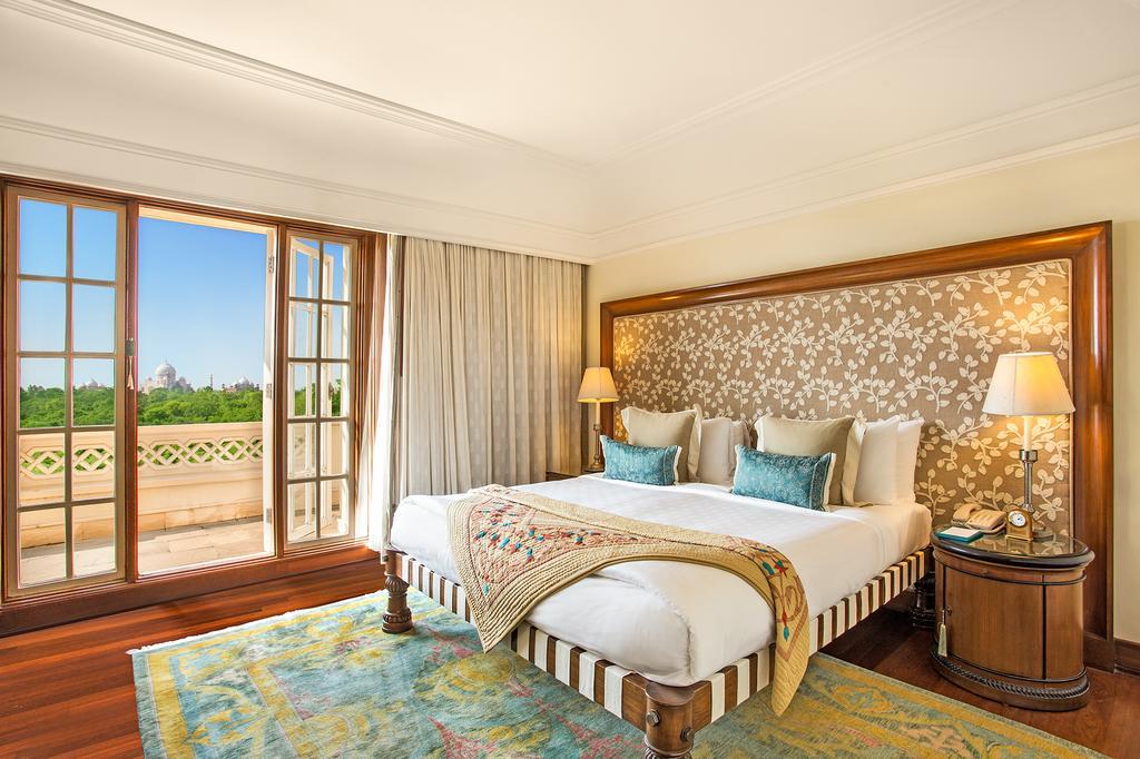 Deluxe Suite Balcony Taj Mahal View