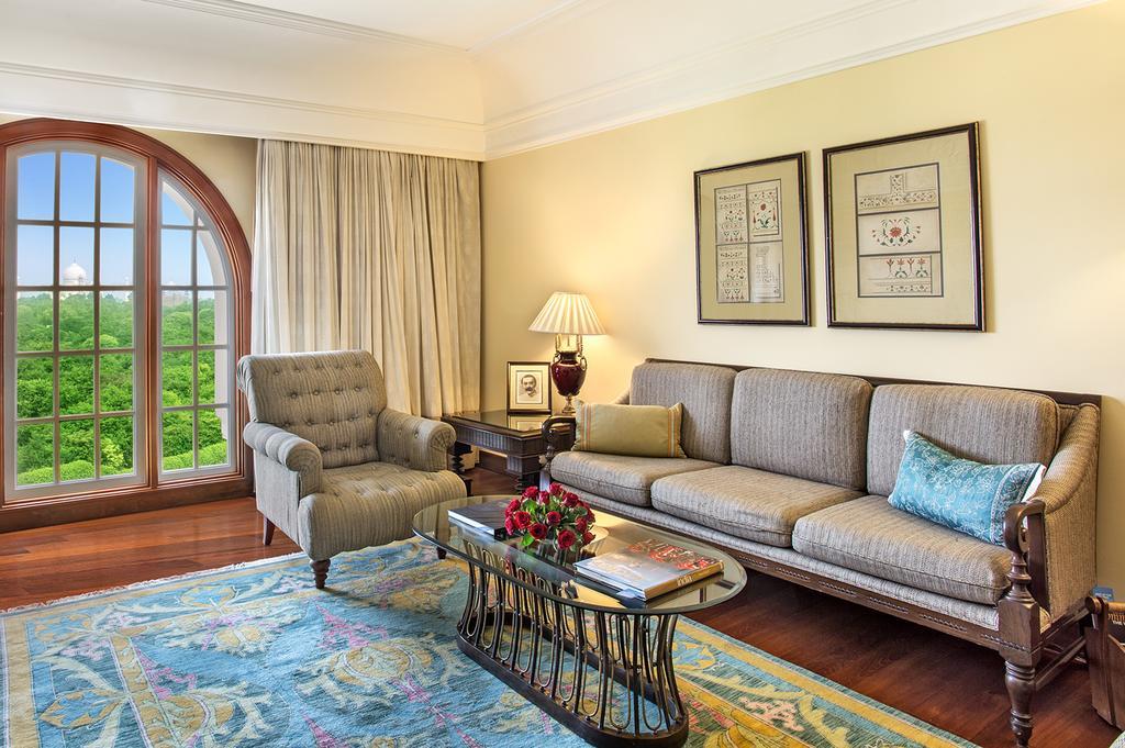 Deluxe Suite Taj Mahal View