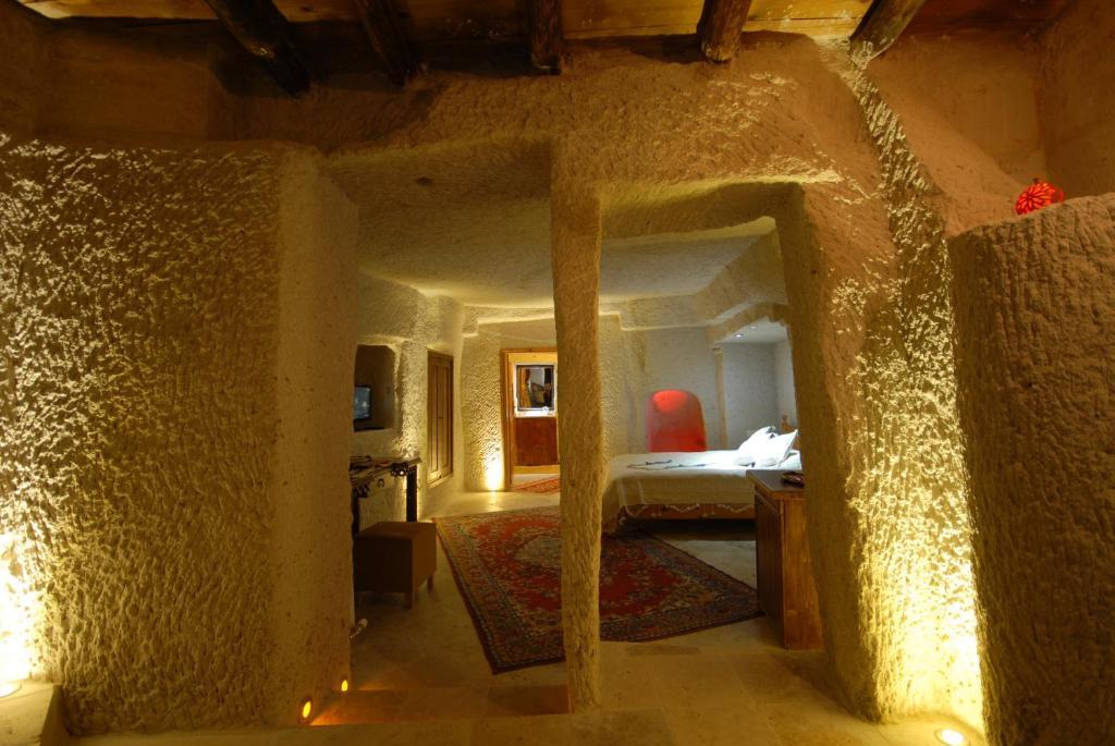 Underground Cave Room (No Window)