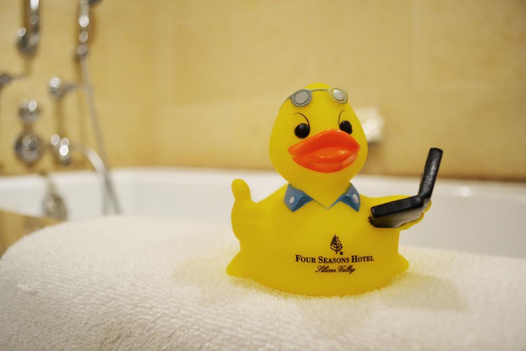 Superior Room with One King Bed,679194258:JPEG