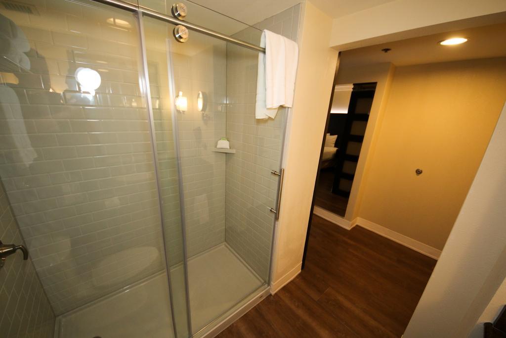 Deluxe Queen Room with Two Queen Beds - Non-Smoking,400623864:JPEG