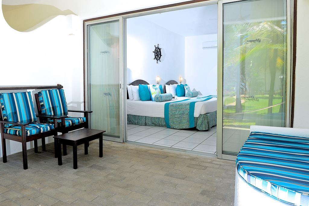 Family Room Garden View
