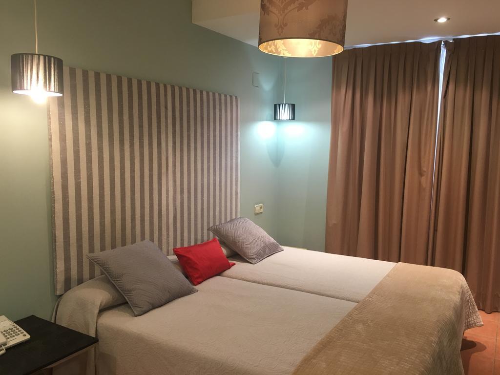 Twin Room,404583780:JPEG