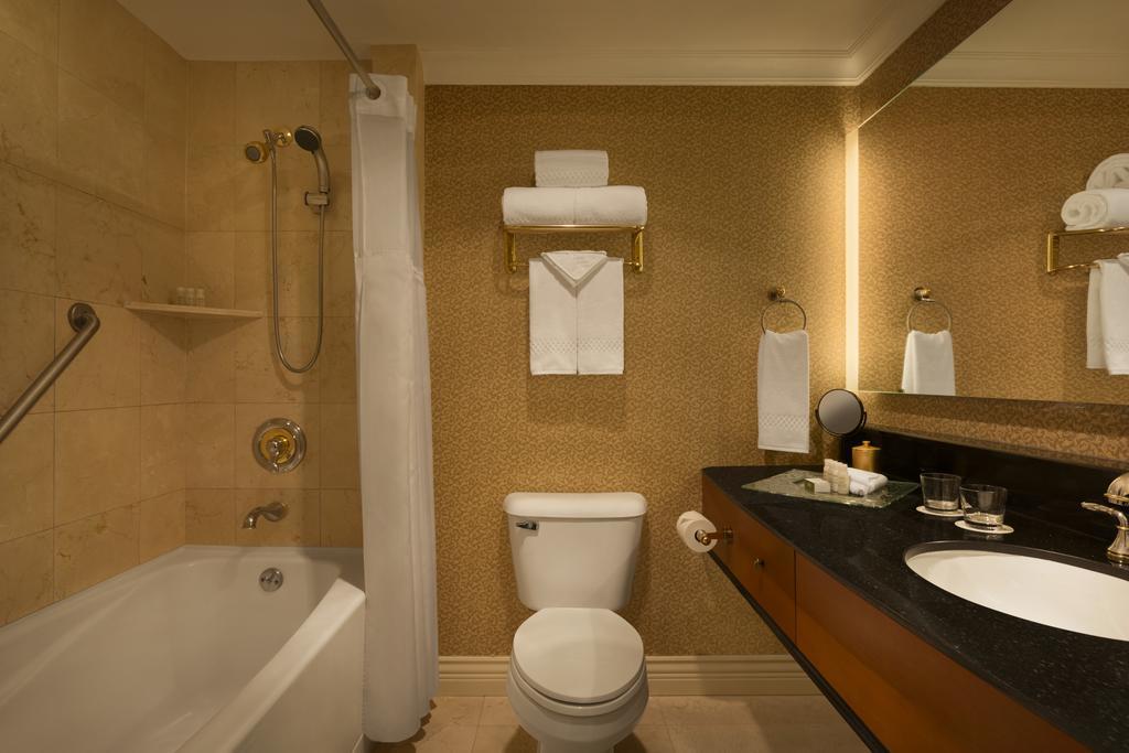 Executive One-Bedroom Suite with Two Twin Beds