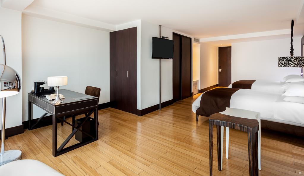 Junior Suite with Two Queen Beds