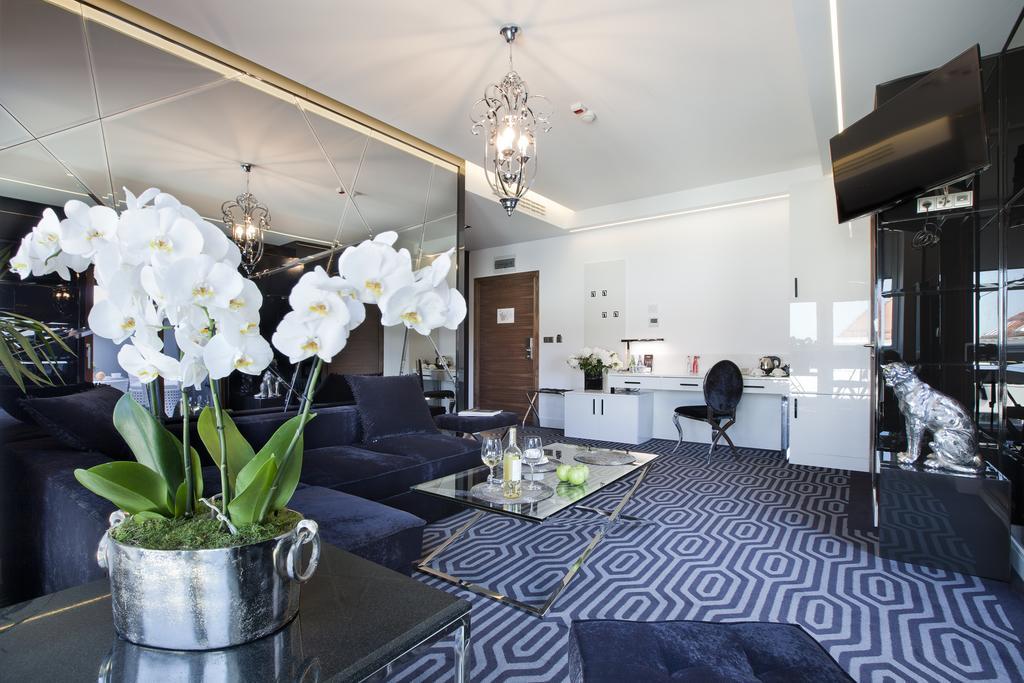 Studio Apartment with Sea View,413514165:JPEG