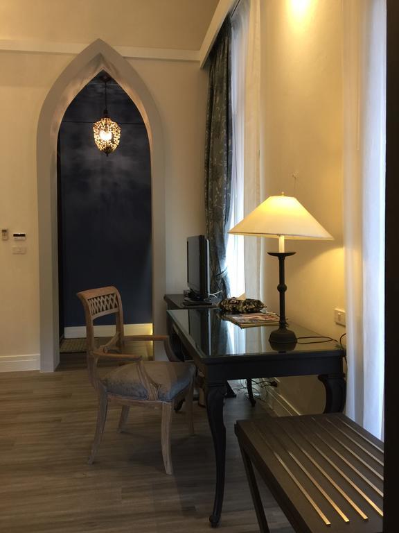 Courtyard room,993980353:JPEG