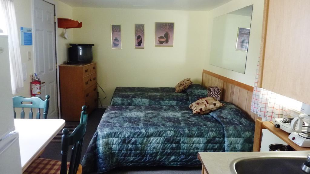 Double Room with Two Single Beds,416460201:JPEG