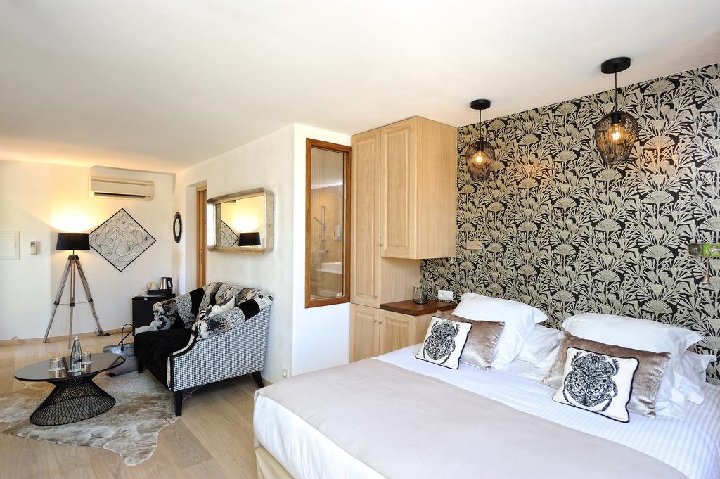 Superior Charm Room,1215123223:JPEG